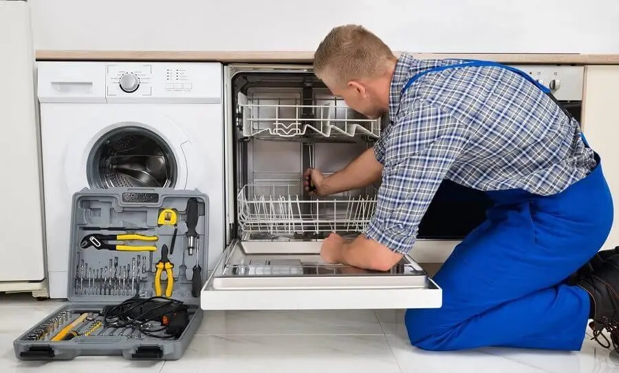 Haymana Protherm servisi teknisyen ekibi beyaz eşya tamiri yaparken